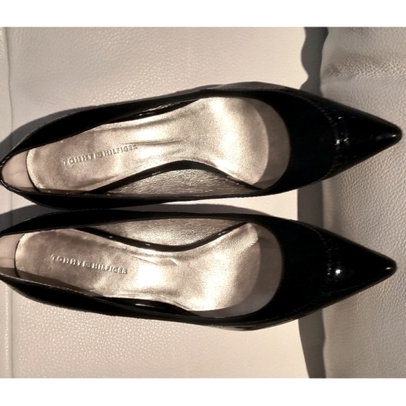 TOMMY HILFIGER black patent leather & suede pumps - Picture 4 of 4